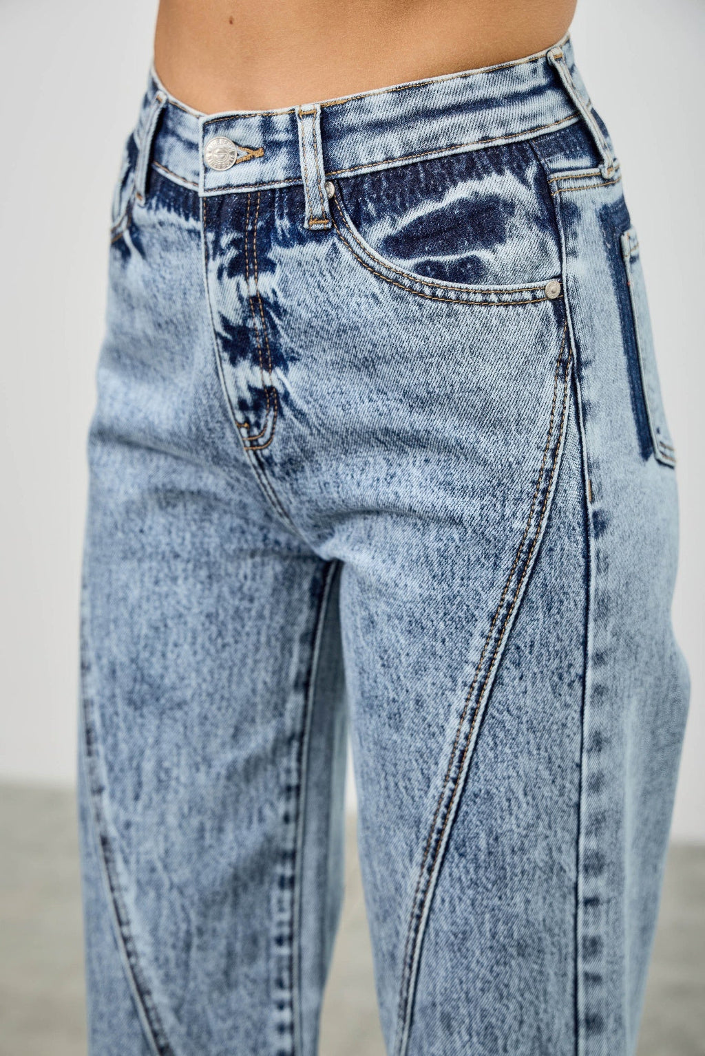 High Rise Relaxed Straight With Seam Detail